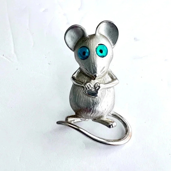 Vintage Signed JJ Silvertone/ Matte Blind Mouse Brooch/Pin.  Big mouse eyes - Picture 5 of 5